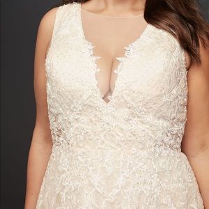 Never worn wedding dress.